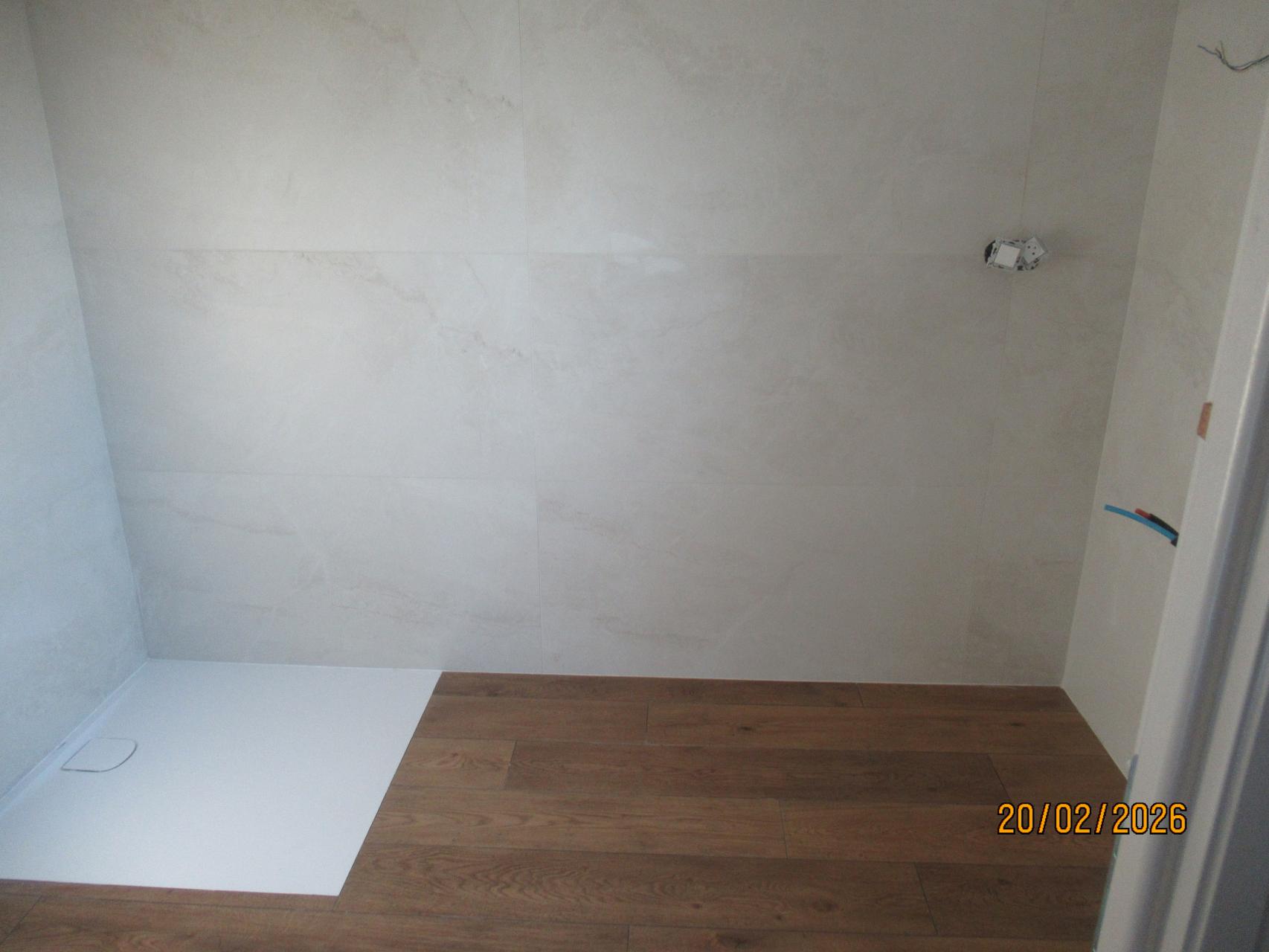 Pose du carrelage scellé sur chape maigre