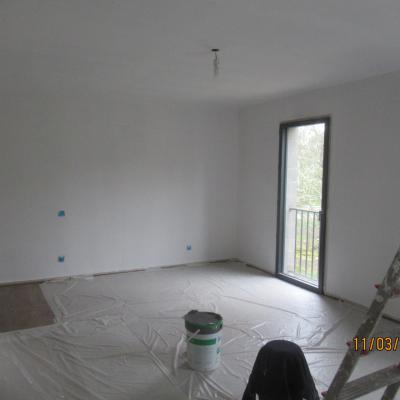 Ponçage et impression des murs, acrylique en périphérie des menuiseries