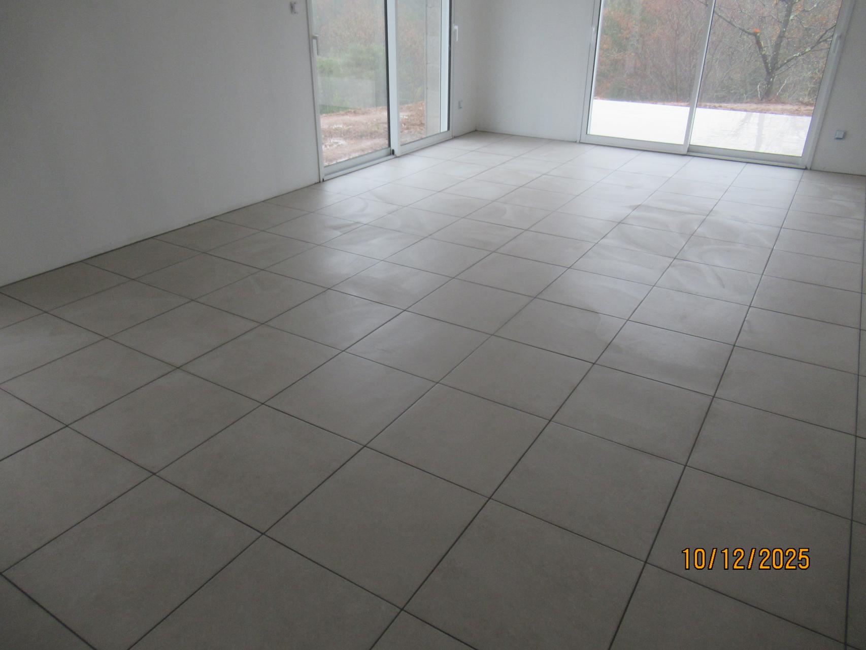 Pose du carrelage scellé sur chape maigre