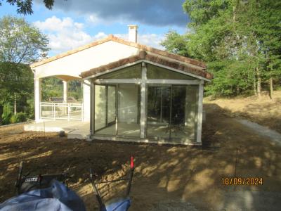 Menuiseries blanches, enduit finition Gratté fin