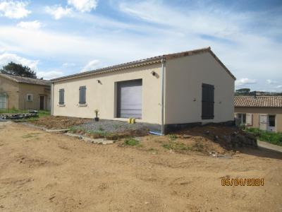 Bâtiment de forme rectangulaire de plain pied