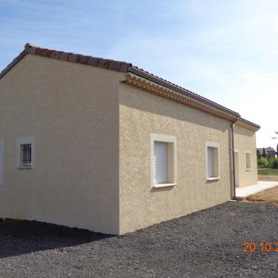 Menuiseries blanches, enduit finition Gratté fin