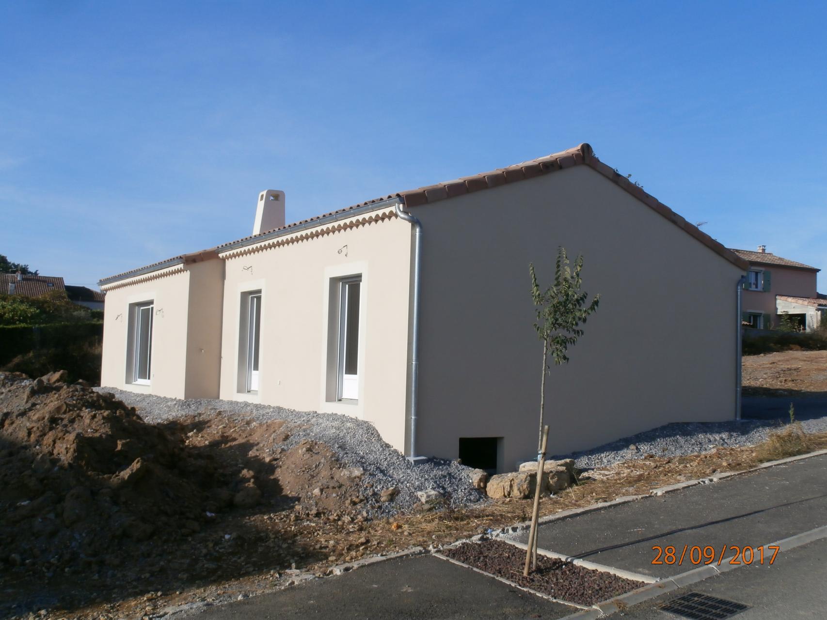 Menuiseries blanches, enduit finition Gratté fin