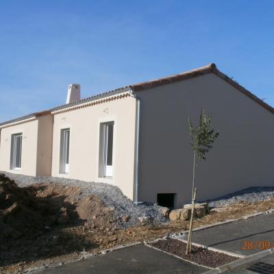 Menuiseries blanches, enduit finition Gratté fin