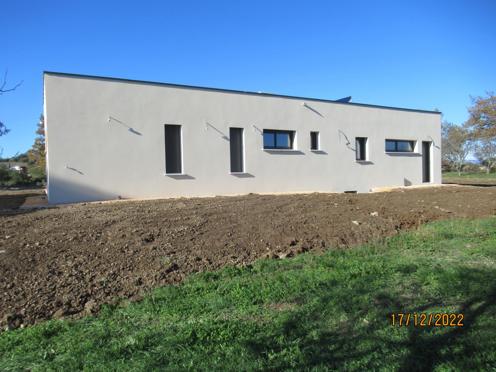 Bâtiment en U de plain pied