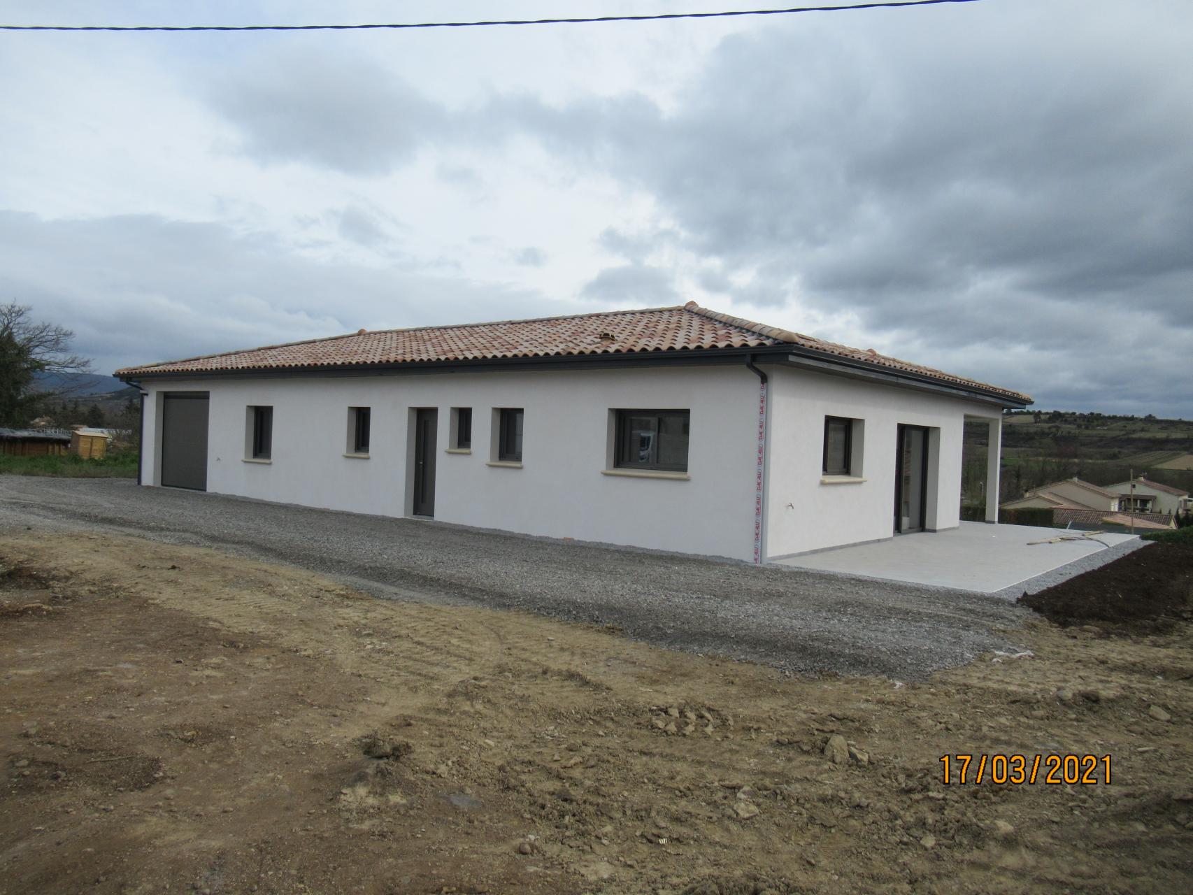 Bâtiment en U de plain pied