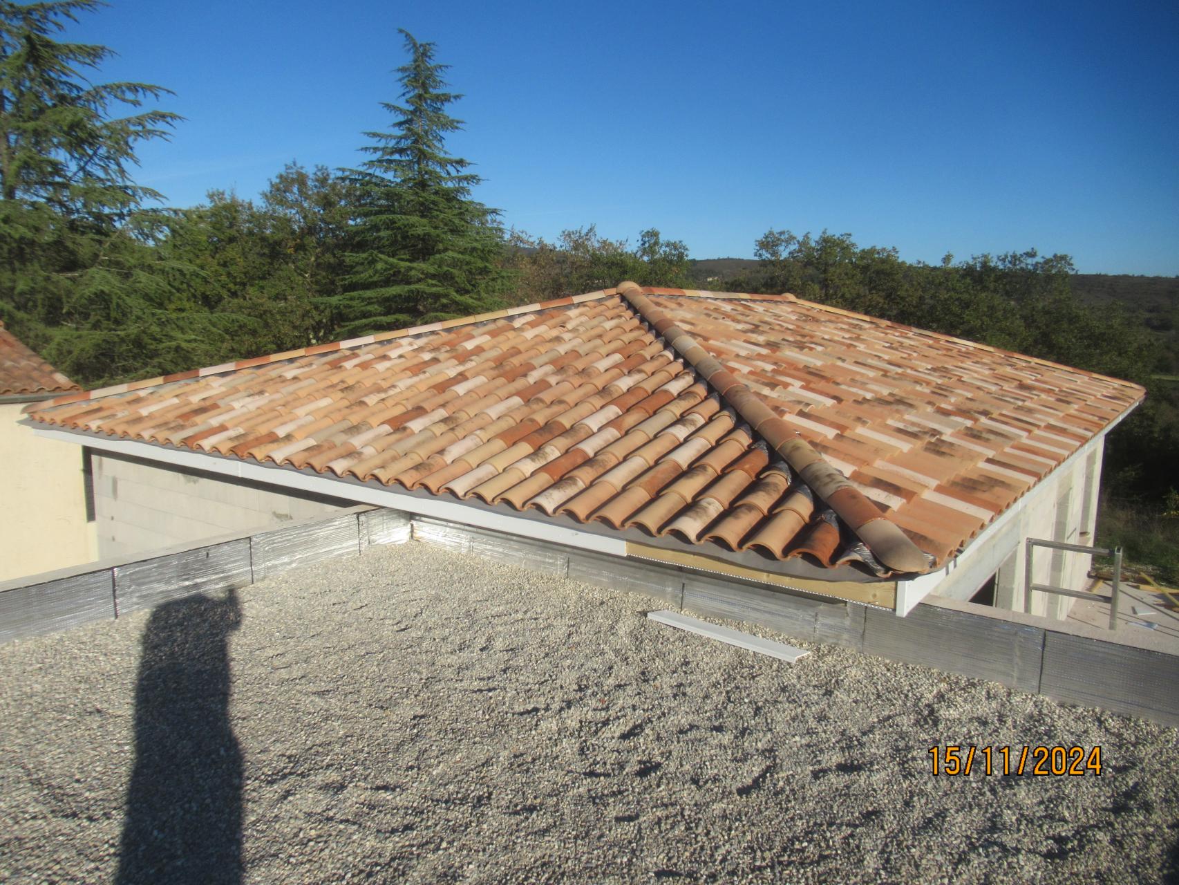 Pose des tuiles et accessoires