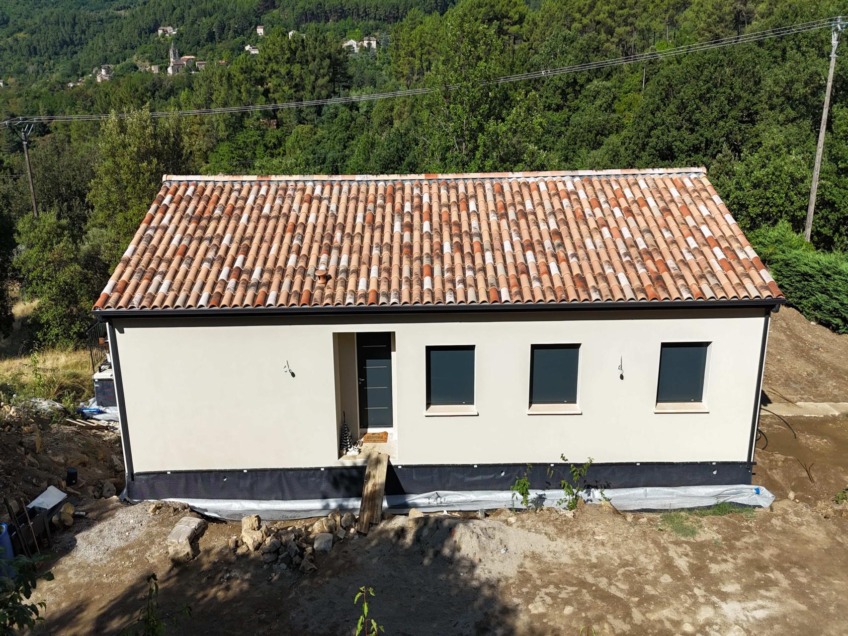 Toiture 2 pentes, Débord de toiture de 30 cm, sous-faces PVC Gris anthracite