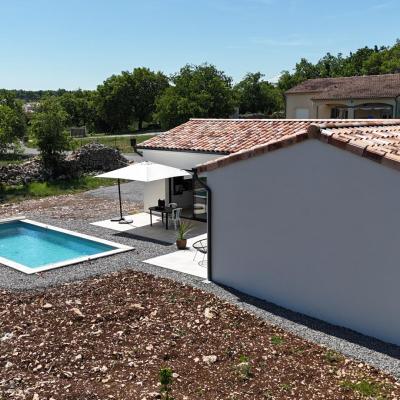 Toiture 2 pentes, Débord de toiture de 30 cm, sous-faces PVC Blanc