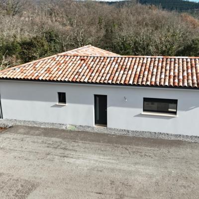 Bâtiment en L de plain pied