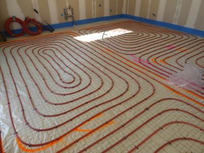 Installation du chauffage au sol (aérothermie)