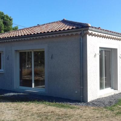 Menuiseries blanches, enduit finition Ecrasé