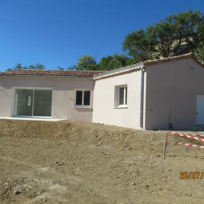 Menuiseries blanches, enduit finition Gratté fin
