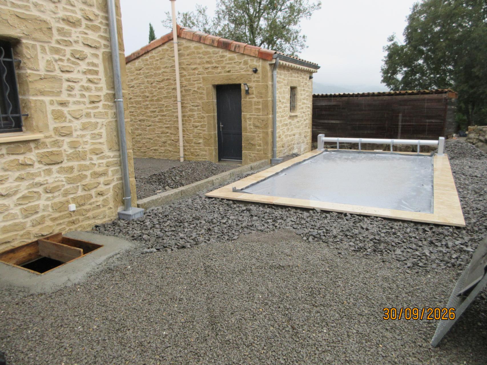 terrassement autour de la piscine