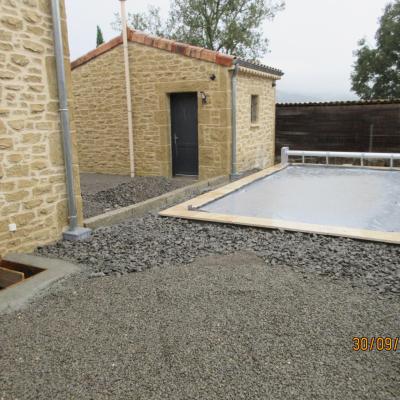 terrassement autour de la piscine