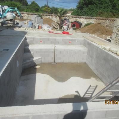 Réalisation de la plage autour de la piscine