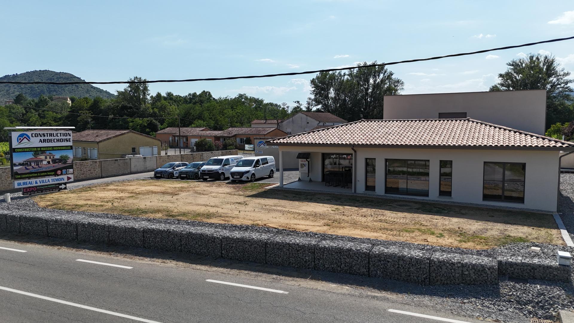Facade Est