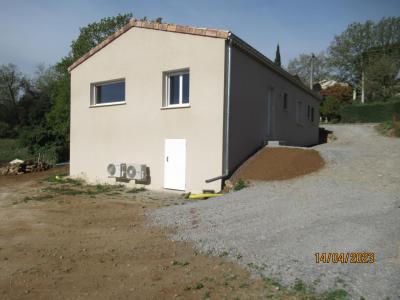 Menuiseries blanches, enduit finition Gratté fin