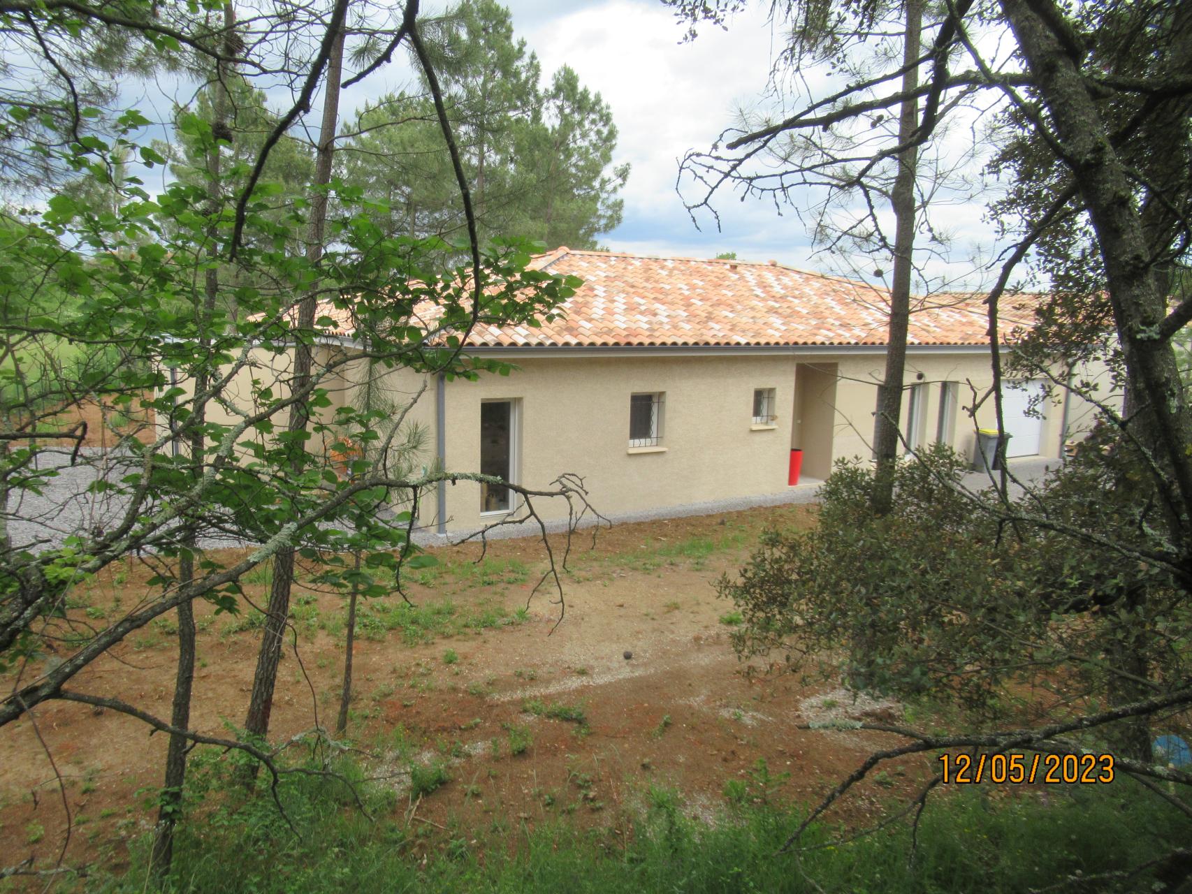 Menuiseries blanches, enduit finition Ecrasé