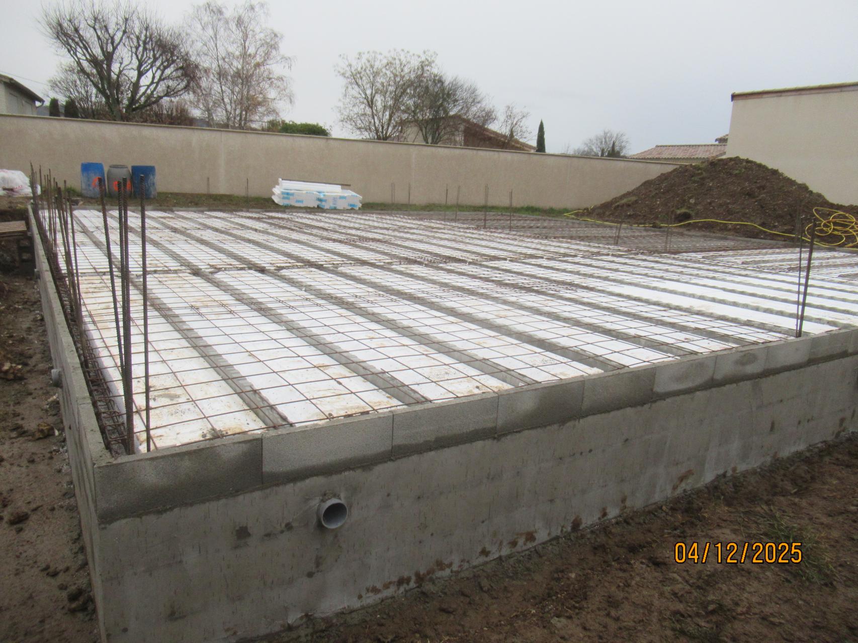 Pose des poutrelles et hourdis du plancher