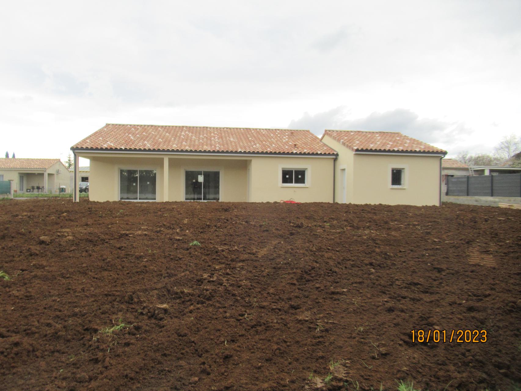 Menuiseries blanches, enduit finition Gratté fin