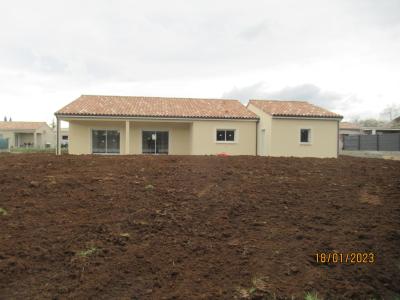 Menuiseries blanches, enduit finition Gratté fin